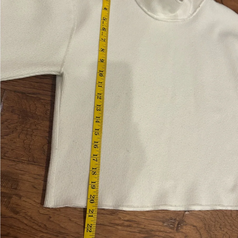 Zara minimalist white
